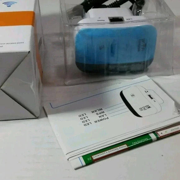 New in box Wireless-N Wifi Repeater Model AR-2831WE - Picture 3 of 7